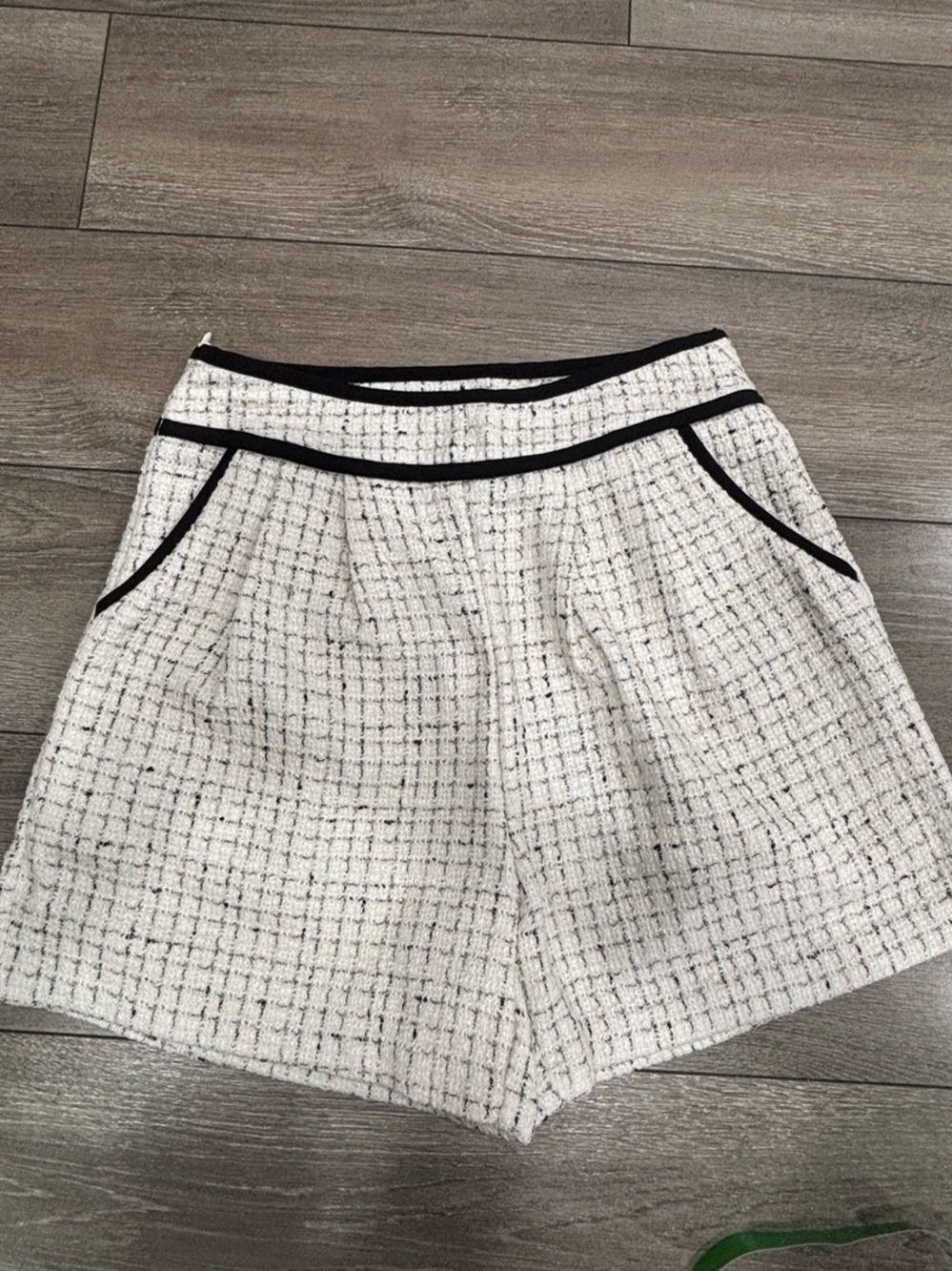 Cider Plaid Trim Shorts in White & Black NWT